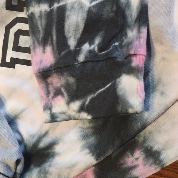 💥VS PINK LONG SLEEVE TEE💥 - Picture 6 of 6